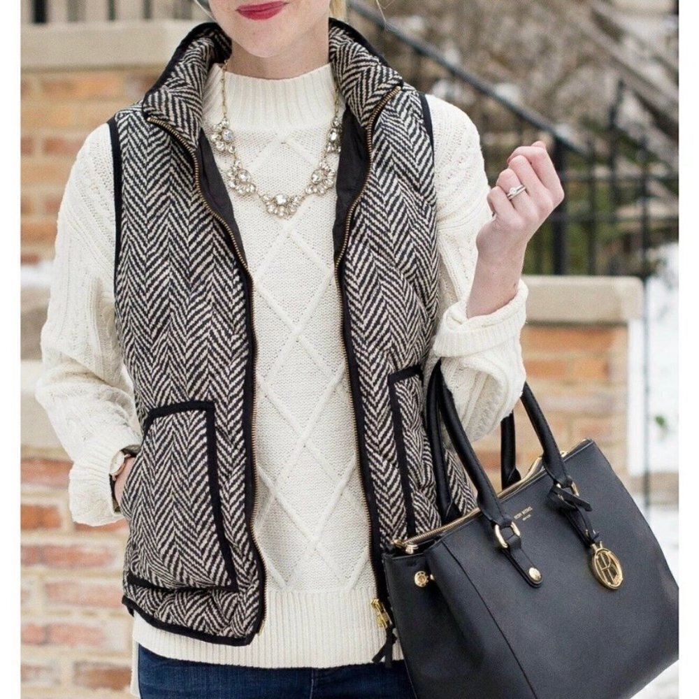J.Crew Excursion puffer Down vest herringbone pattern Quilted Size M Black cream